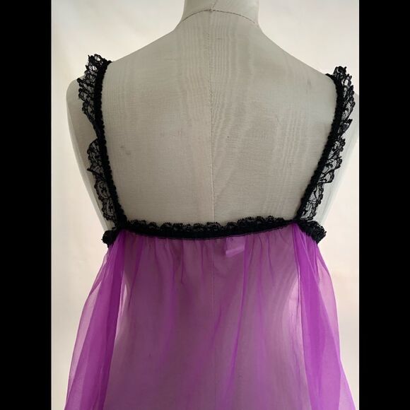Two piece open crotch & open nipple one size Lingerie. Purple w/black lace trim - Picture 5 of 7